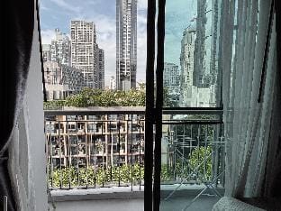 luxurious Downtown condo w/train access Apartment in Bangkok