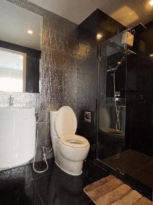 luxurious Downtown condo w/train access Apartment in Bangkok