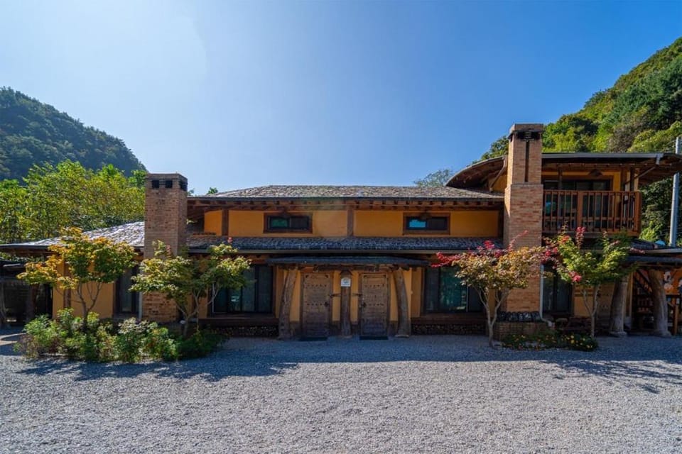Kim Satgat Heukjib Yiyagi Bed and Breakfast in South Korea