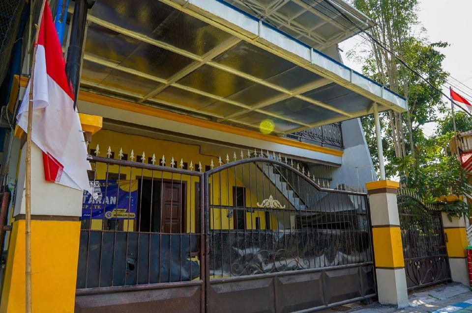 Hotel O Nurul Hikmah Homestay Syariah & Sport Center Hotel in East Java