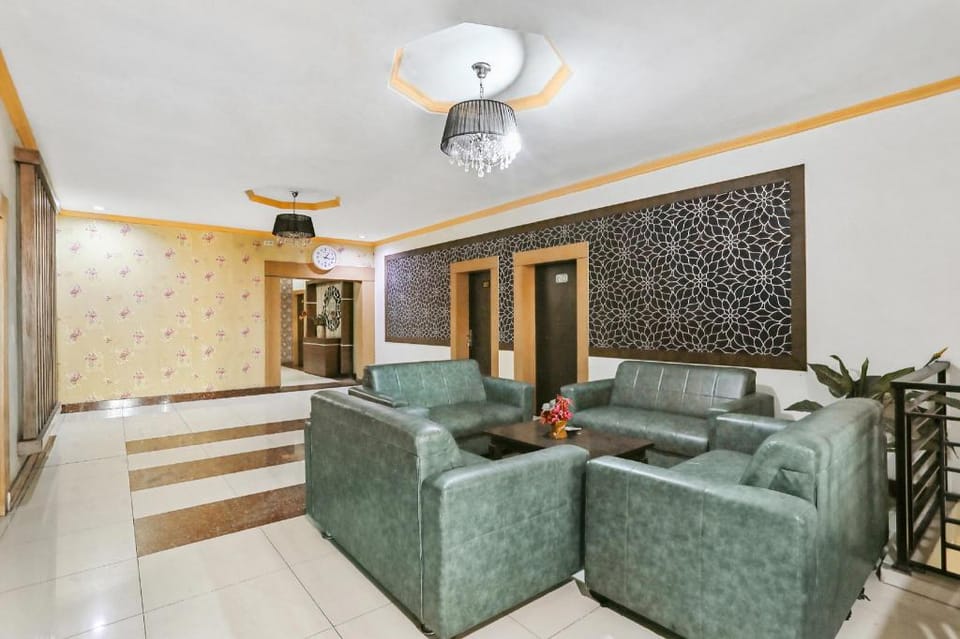 Collection O 93163 Hotel Grand Kartika Hotel in Indonesia