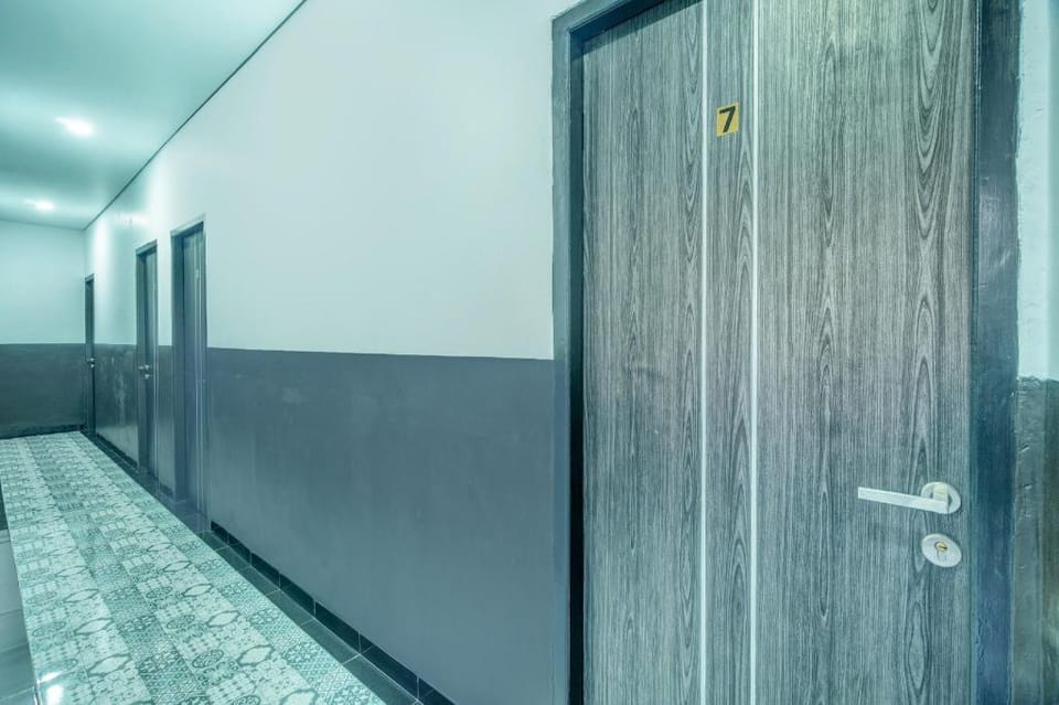 OYO 93133 Hotel Moraja Near Stikes Abdi Nusantara Hotel in Jakarta