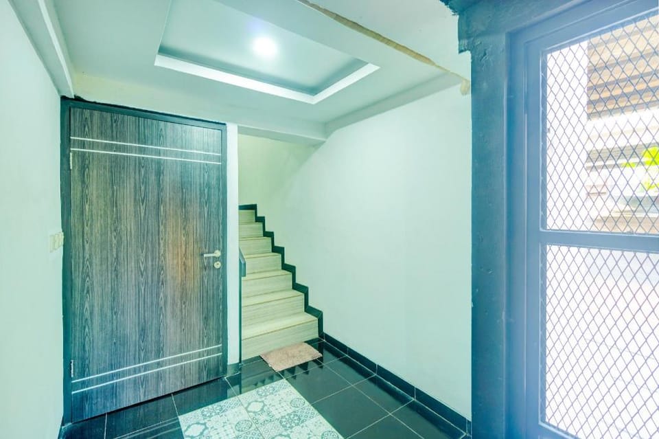 OYO 93133 Hotel Moraja Near Stikes Abdi Nusantara Hotel in Jakarta