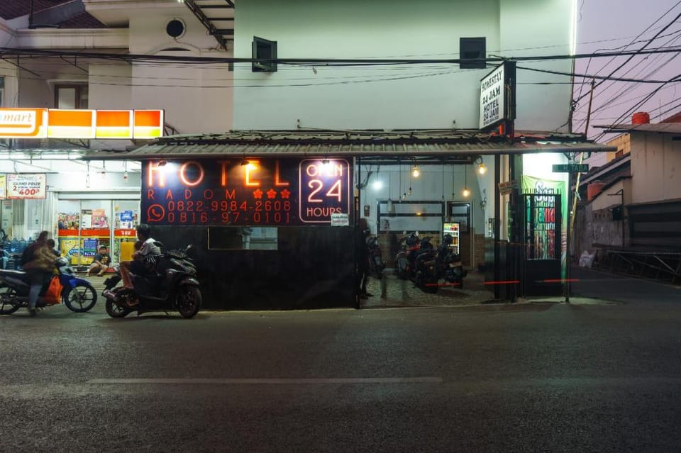 OYO 93134 Hotel Radom Near Kinderfield School Hotel in Jakarta