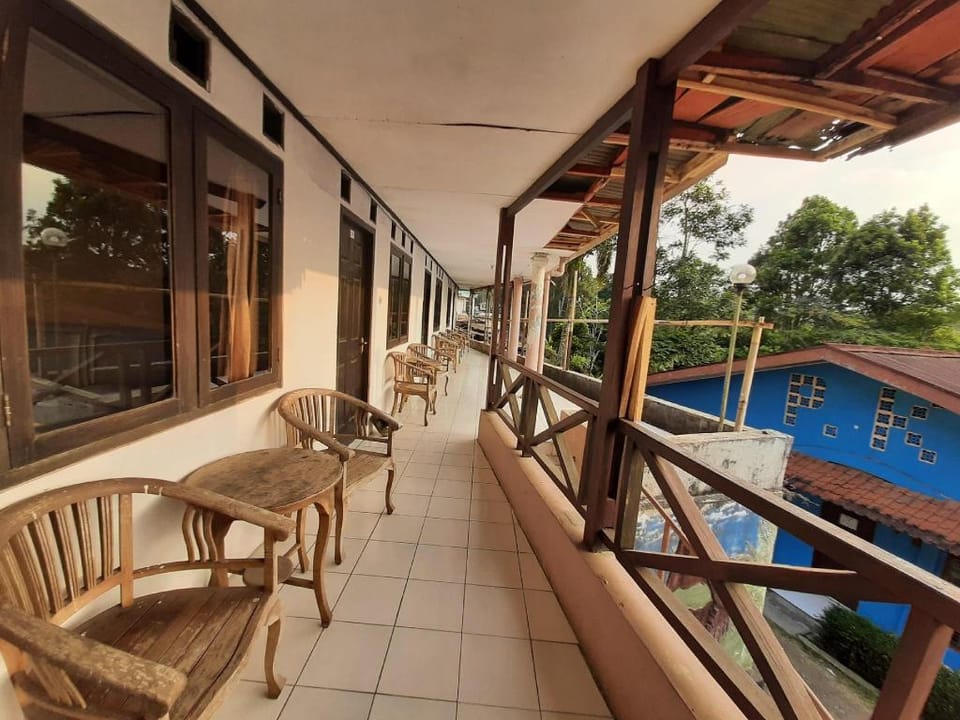 OYO 93135 Wisma Bayt Hikmah Hotel in Cisarua