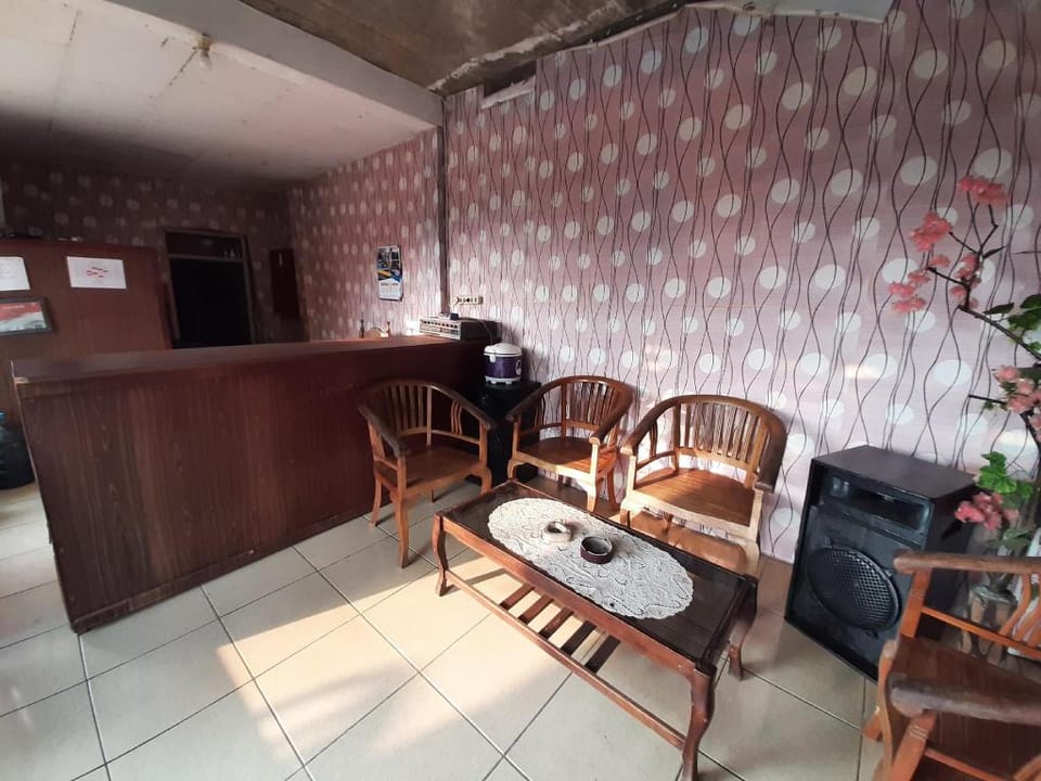 OYO 93135 Wisma Bayt Hikmah Hotel in Cisarua