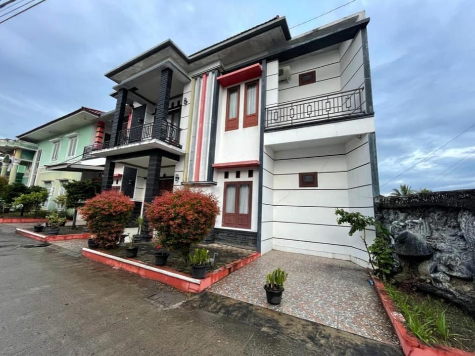 OYO 93143 Mega Raudhah Syariah Hotel in West Sumatra, Indonesia