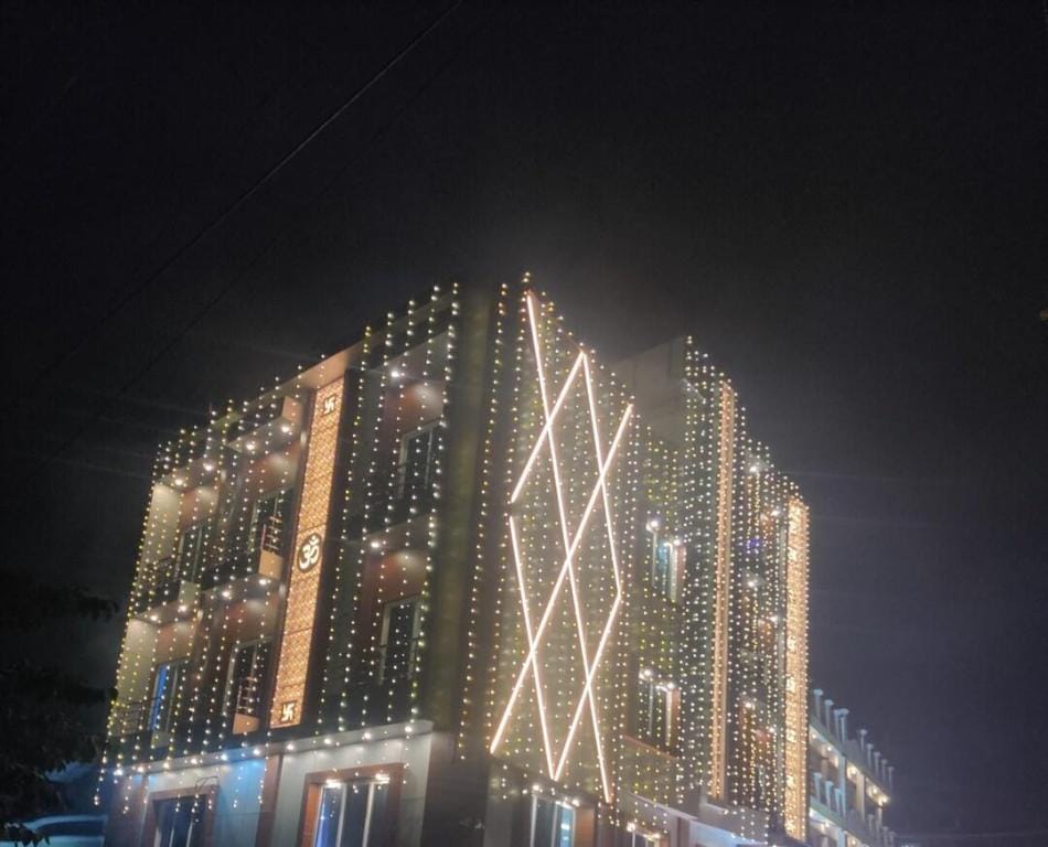 Hotel Aastha Shree Dham Hotel in Lucknow