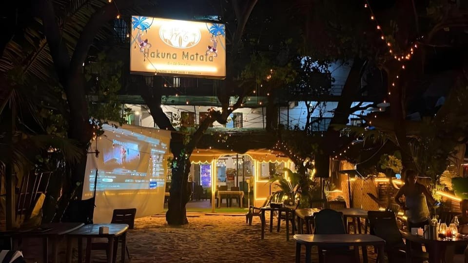 HAKUNA MATATA - Best budget stay at Arambol Beach Hotel in Goa, India