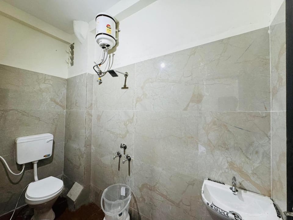 Home Escape 2BHK Apartment Near Bombay Hospital Apartment in India