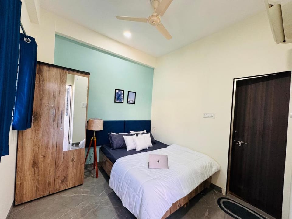 Home Escape 2BHK Apartment Near Bombay Hospital Apartment in India