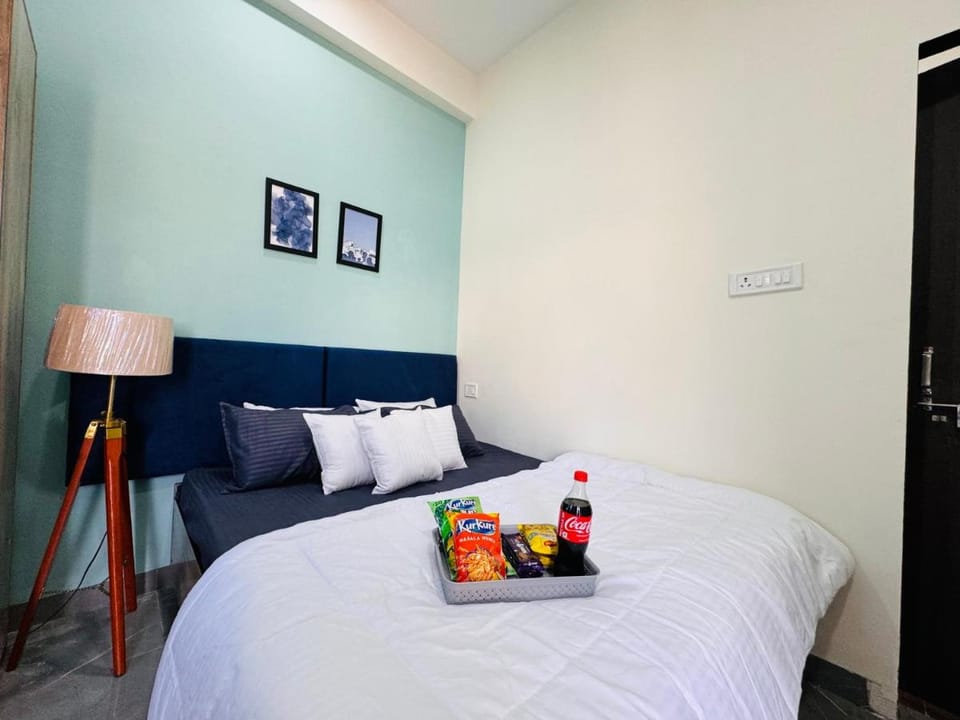 Home Escape 2BHK Apartment Near Bombay Hospital Apartment in India