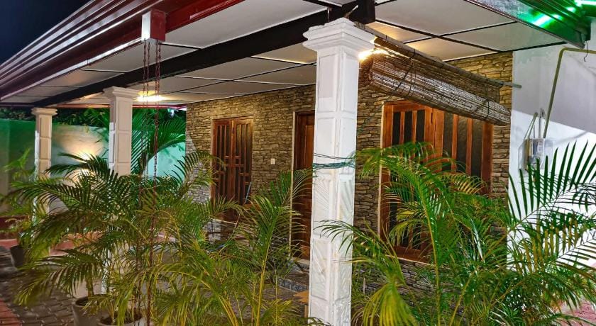 Jungle View Inn Hotel in Sri Lanka
