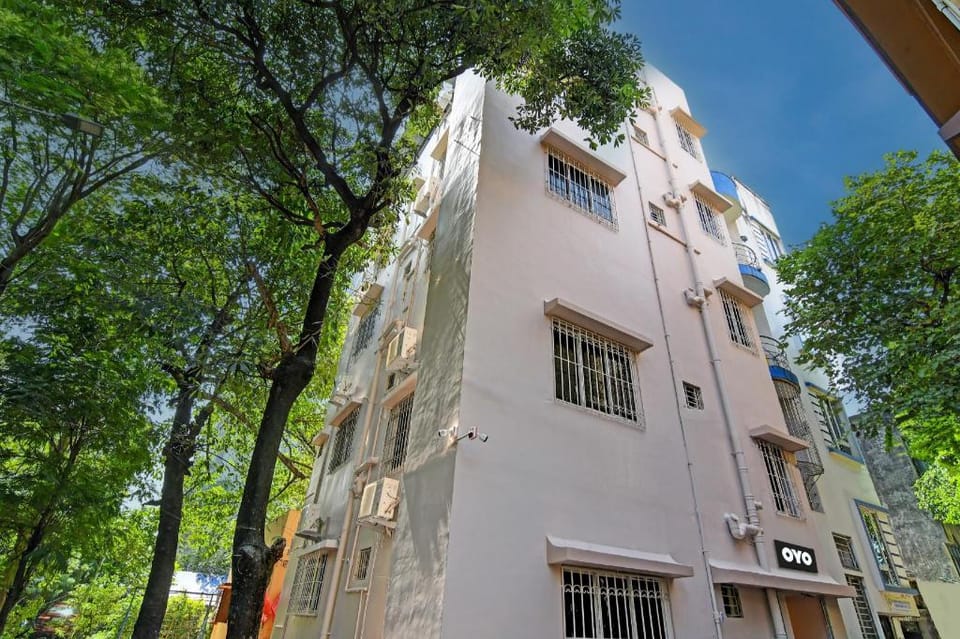 Super Hotel O Golden Palace Hotel in Kolkata