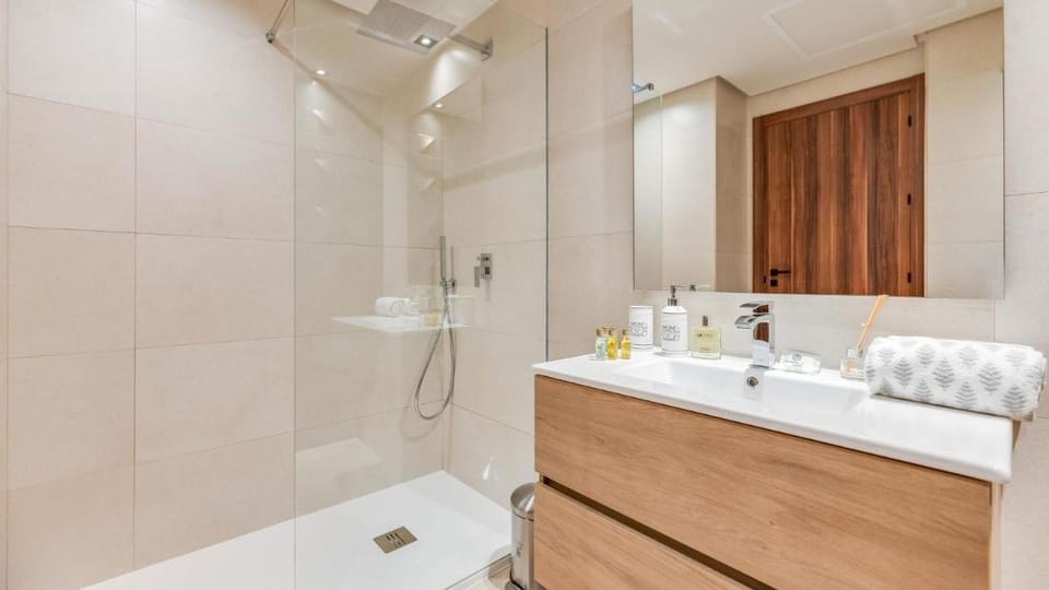 Endless Luxury At Marbella Lake Paradise Apartment in Marbella