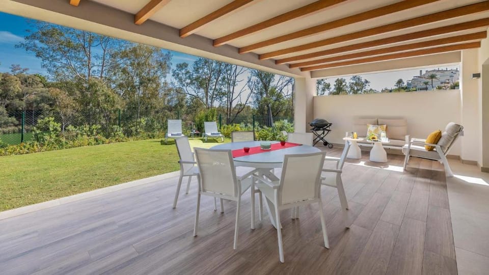 Endless Luxury At Marbella Lake Paradise Apartment in Marbella
