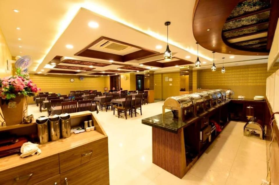 Gorooomgo Jataka Inn Bodhgya Hotel in India