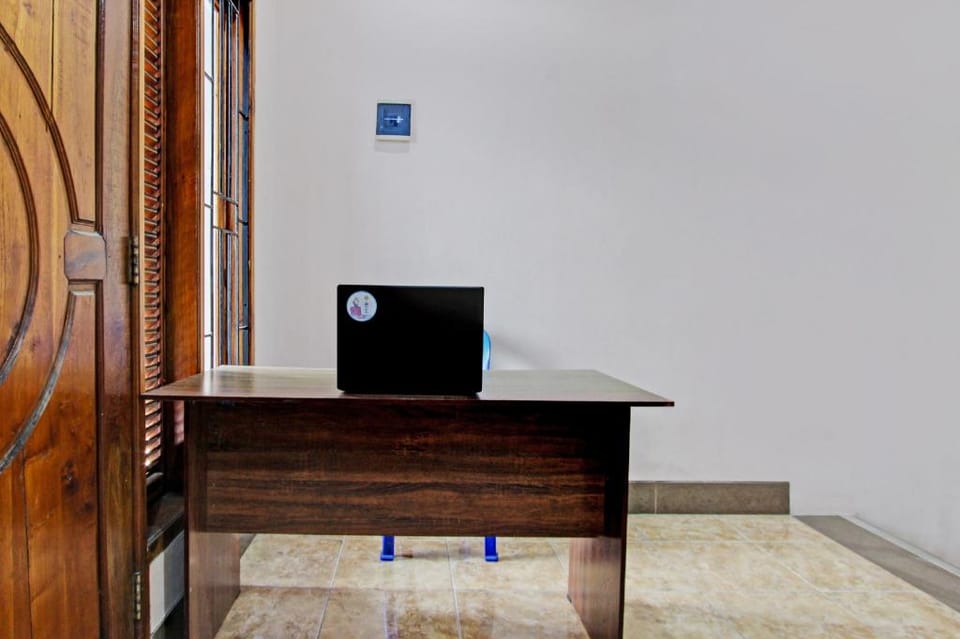 OYO 93209 Guest House Cemara 3 Hotel in Indonesia