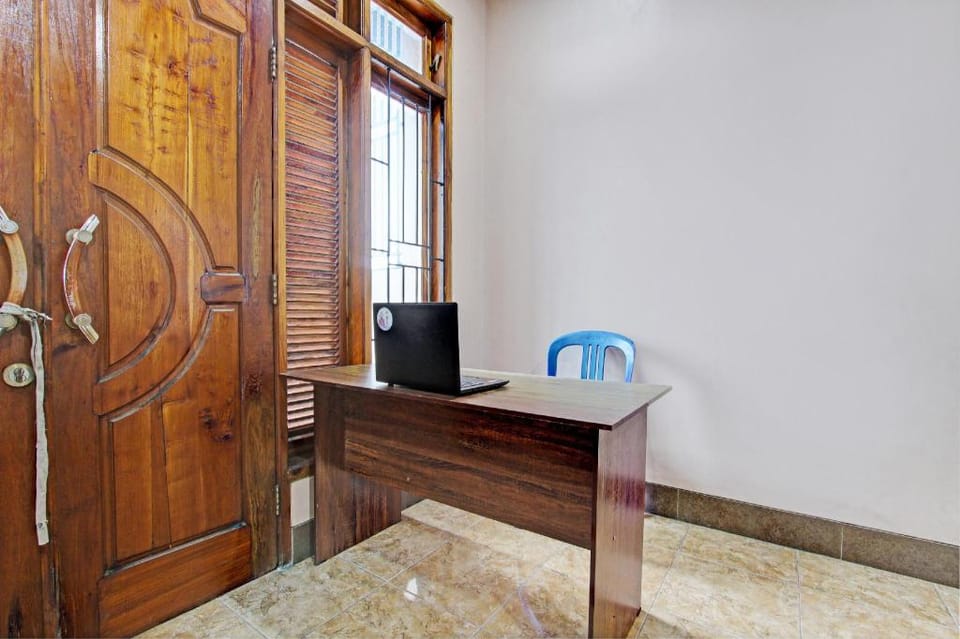 OYO 93209 Guest House Cemara 3 Hotel in Indonesia