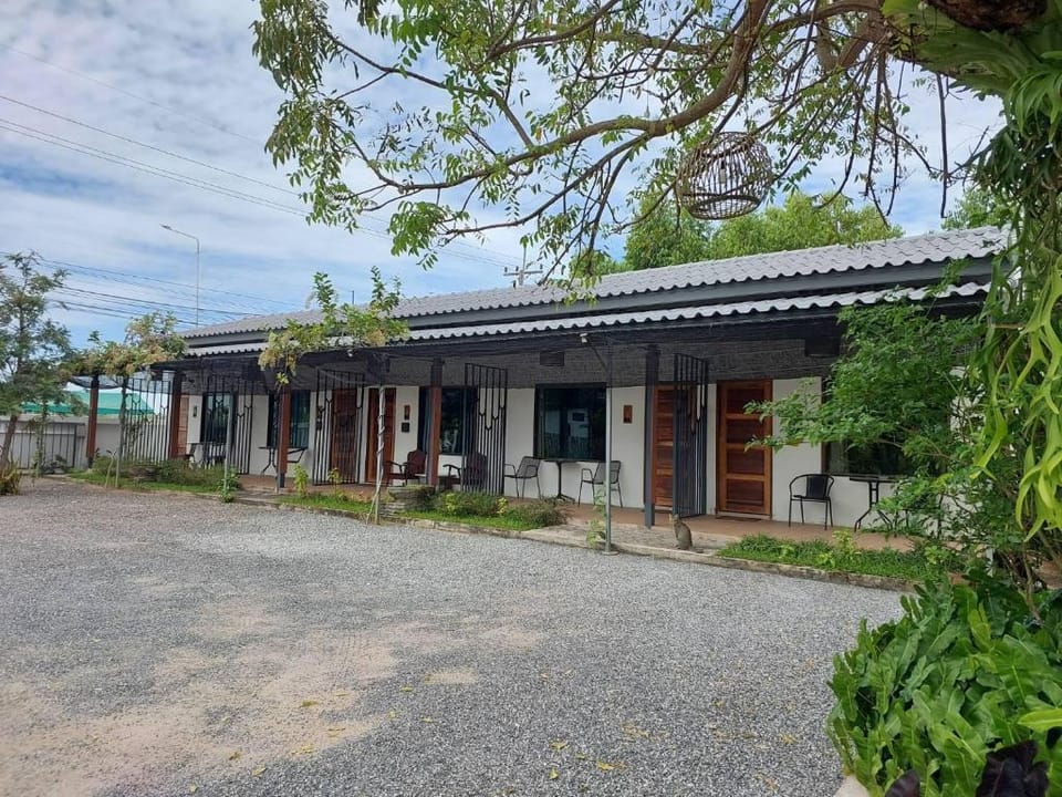 Nararin Garden House Bed and Breakfast in Chon Buri Changwat