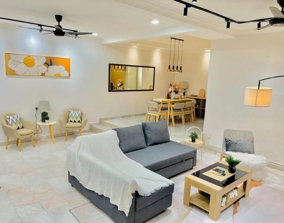 KSL Melodies Pool &BBQ @4BR Landed House 12-16Pax Vacation rental in Johor Bahru
