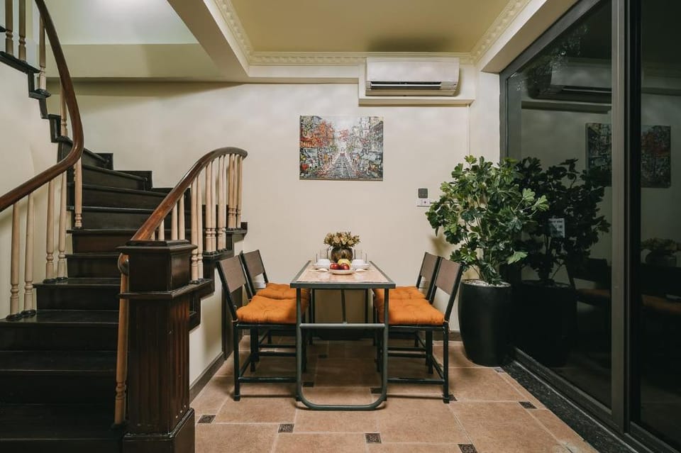 Su Casa Hanoi Railway Side Whole house Apartment in Hanoi
