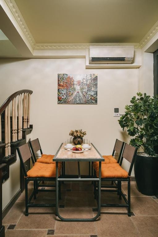 Su Casa Hanoi Railway Side Whole house Apartment in Hanoi