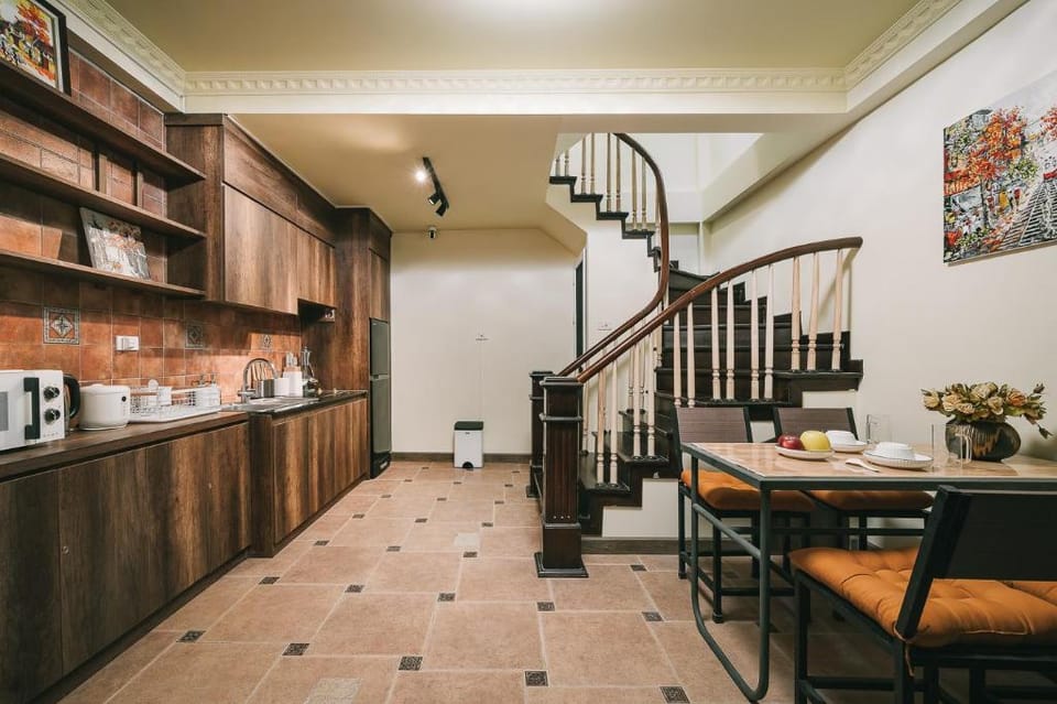 Su Casa Hanoi Railway Side Whole house Apartment in Hanoi