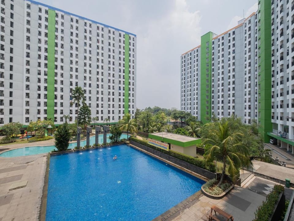 Apartemen Green Lake View Ciputat by Alfa Rooms Hotel in South Jakarta City