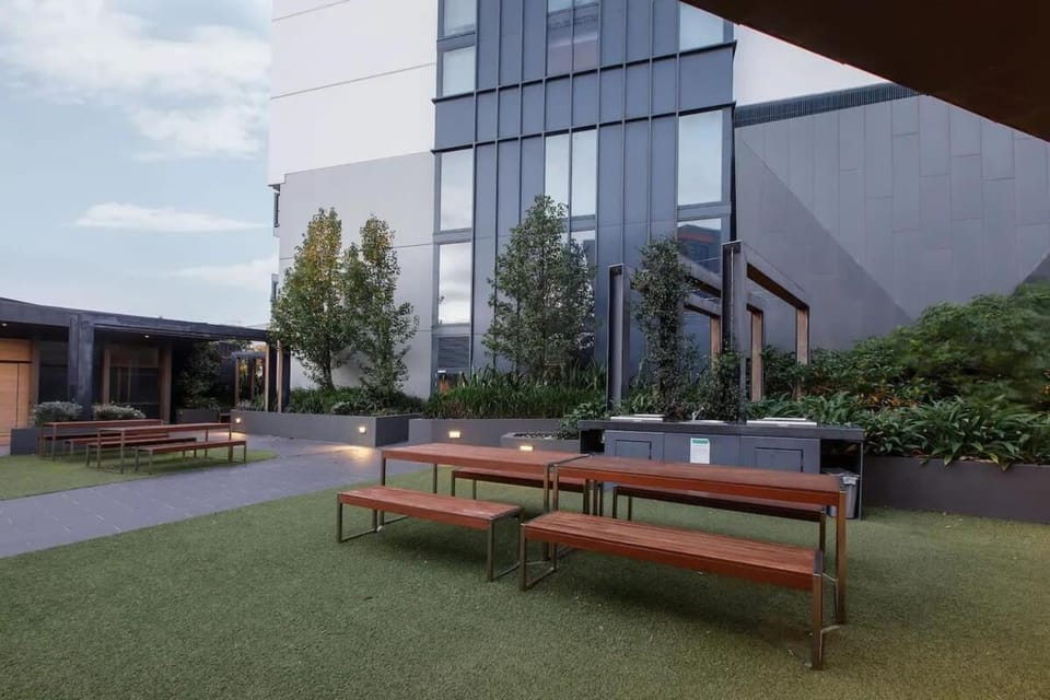 A 3BR Apt Next to Melbourne Zoo, FREE Parking Vacation rental in Melbourne