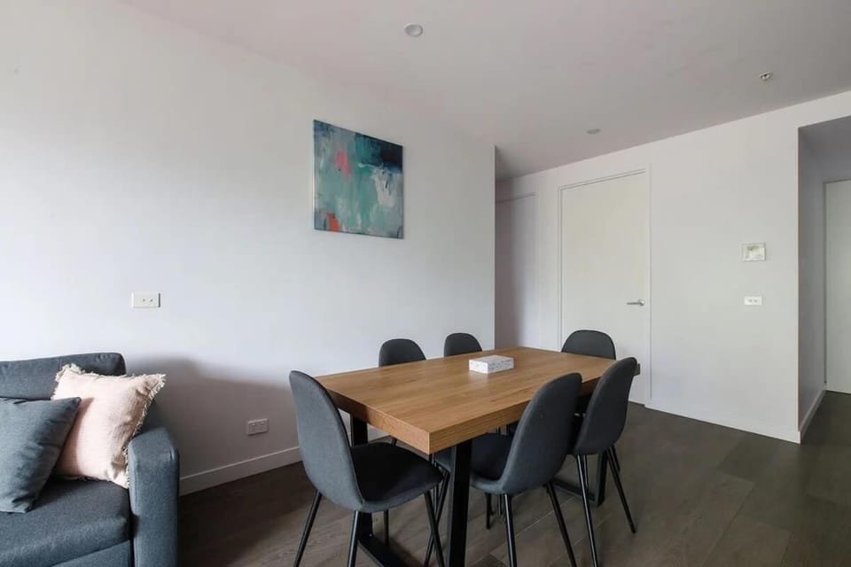A 3BR Apt Next to Melbourne Zoo, FREE Parking Vacation rental in Melbourne