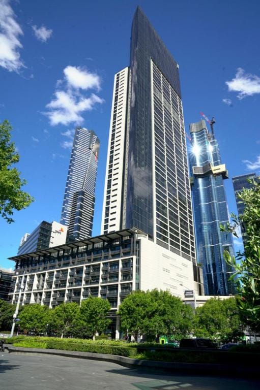 StayAU Southbank Inner City 2BR Apt Yarra River View Free Parking Apartment in Southbank