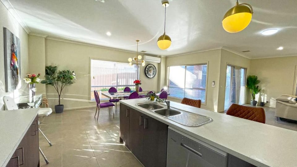 StayAU Point Cook Spacious 7BRM 5-bathroom Holiday Staycation Apartment in Melbourne