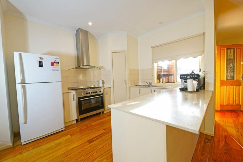StayAU Glen Waverley 3BRM Retreat Free Parking Netflix Apartment in Glen Waverley