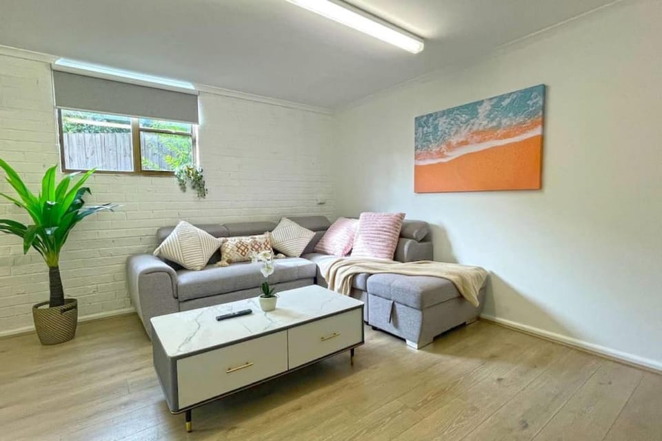 StayAU Pet Friendly Ringwood 3BR House FREE Parking Netflix Apartment in Melbourne