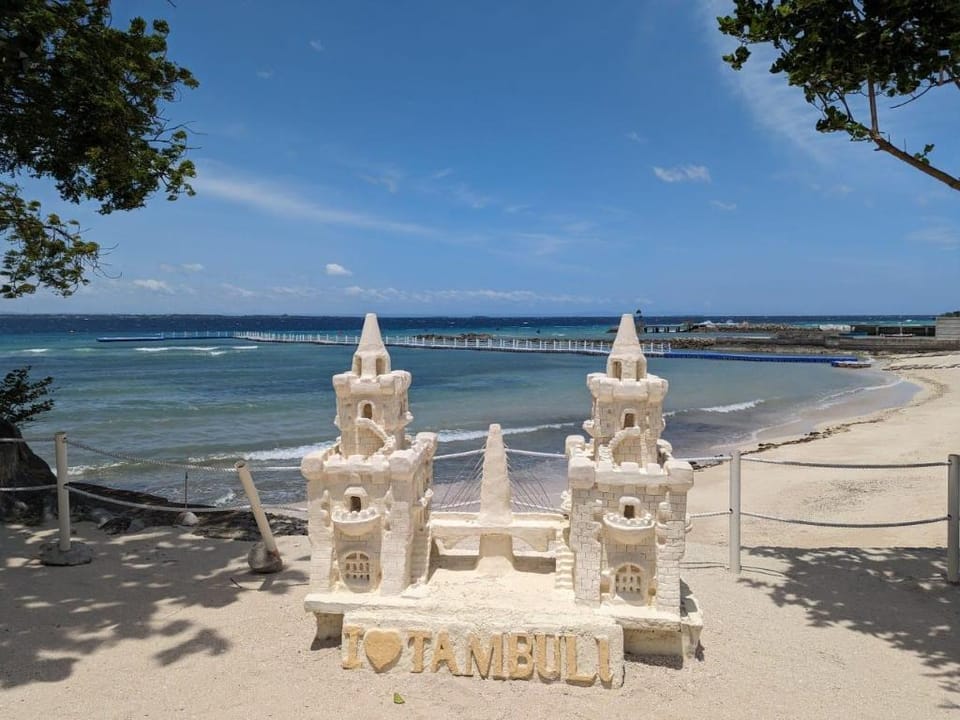 Dominiks Modern pink Studio Ocean View at Tambuli Apartment in Lapu-Lapu City