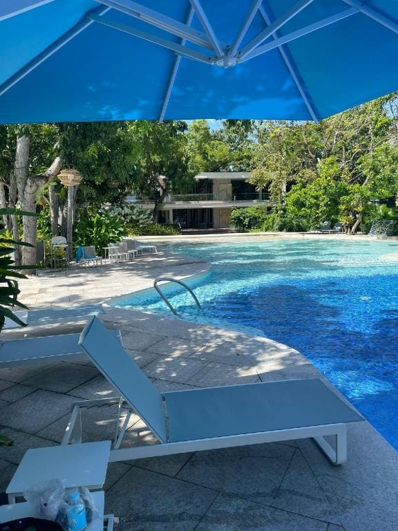 Dominiks Modern pink Studio Ocean View at Tambuli Apartment in Lapu-Lapu City
