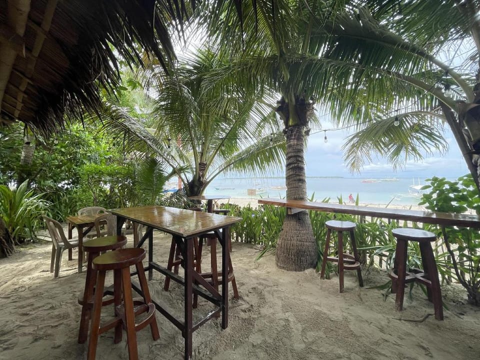 Victory Seaside Home powered by Cocotel Hotel in Central Visayas