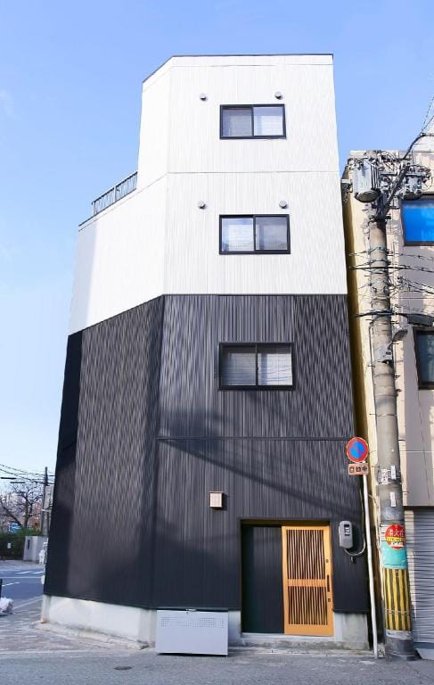 N最寄駅3分/1棟4階建てまるまる貸切! 通天閣すぐ！なんば・道頓堀観光便利！旅館のような貸切施設！ Vacation rental in Osaka