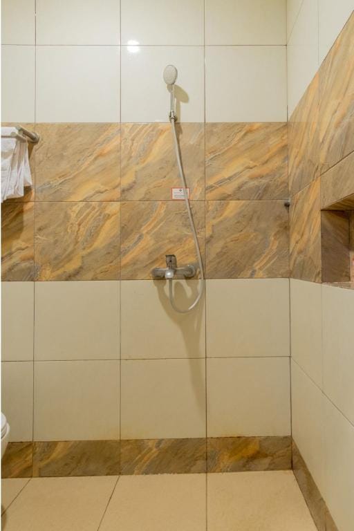 OYO LIfe 93129 Kost Mangga Hotel in Jakarta