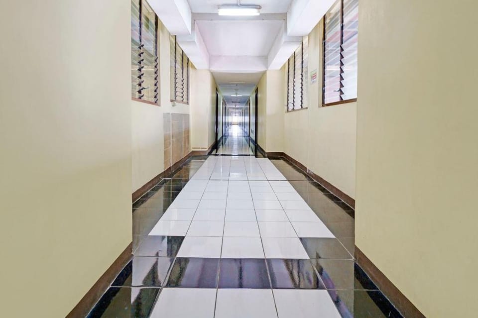 OYO Life 93170 Apartement Gateway Cicadas By Mr Pro Hotel in Bandung