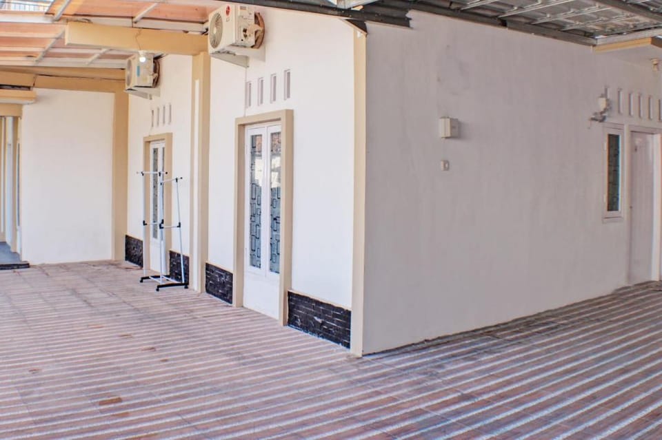 OYO Life 93138 Anugrah Kost Syariah Hotel in Indonesia