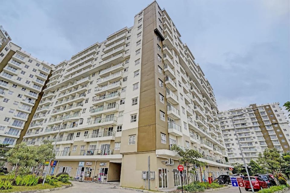 OYO Life 93065 Apartemen Gateway Pasteur By Glory Rent Hotel in Bandung