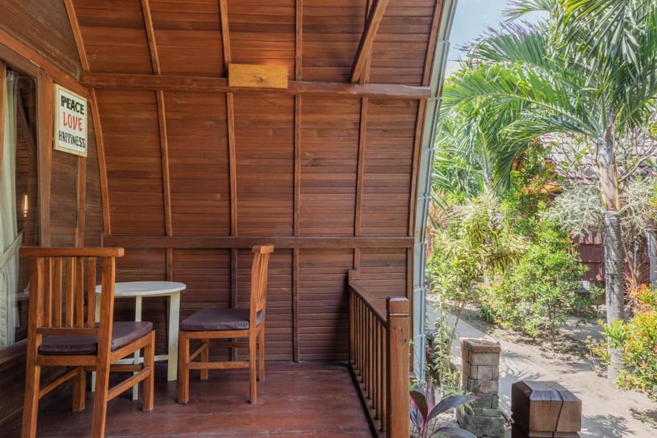 Minimalist wooden room in guest house Vacation rental in Bali