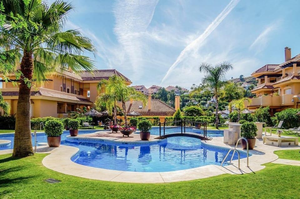 LUXURY RESORT POOLS GYM SPA RESTAURANT KIDS CLUB PARKING Apartment in Marbella