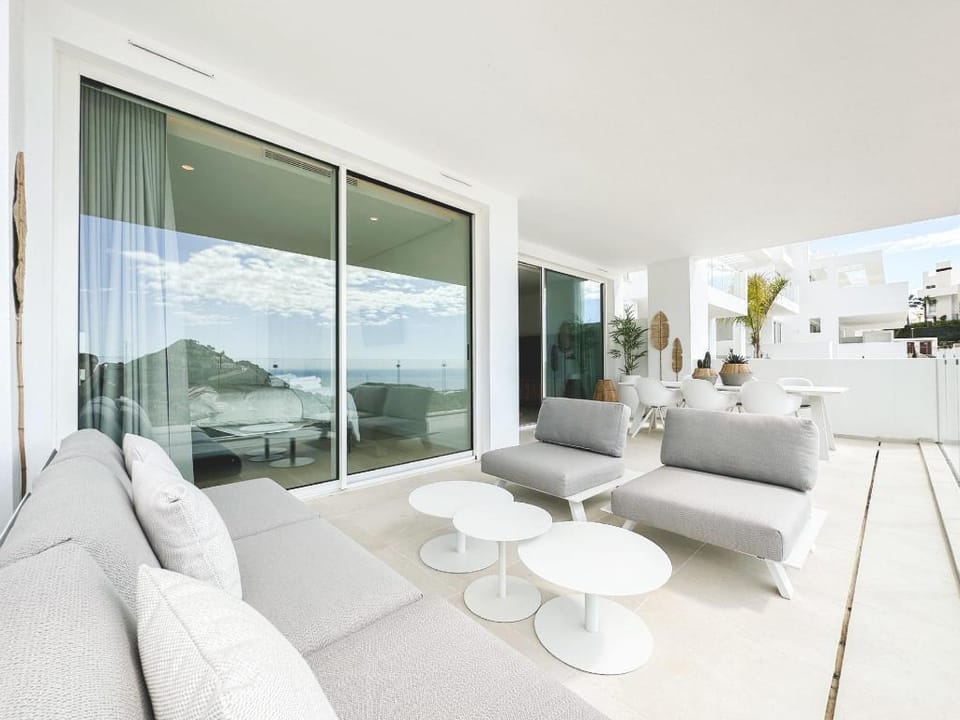 Marbella Palo Alto Luxury Pools Gym Views Wifi Apartment in Sierra de las Nieves