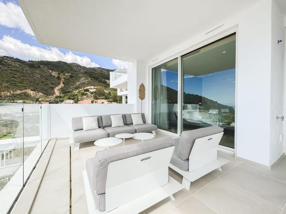 Marbella Palo Alto Luxury Pools Gym Views Wifi Apartment in Sierra de las Nieves