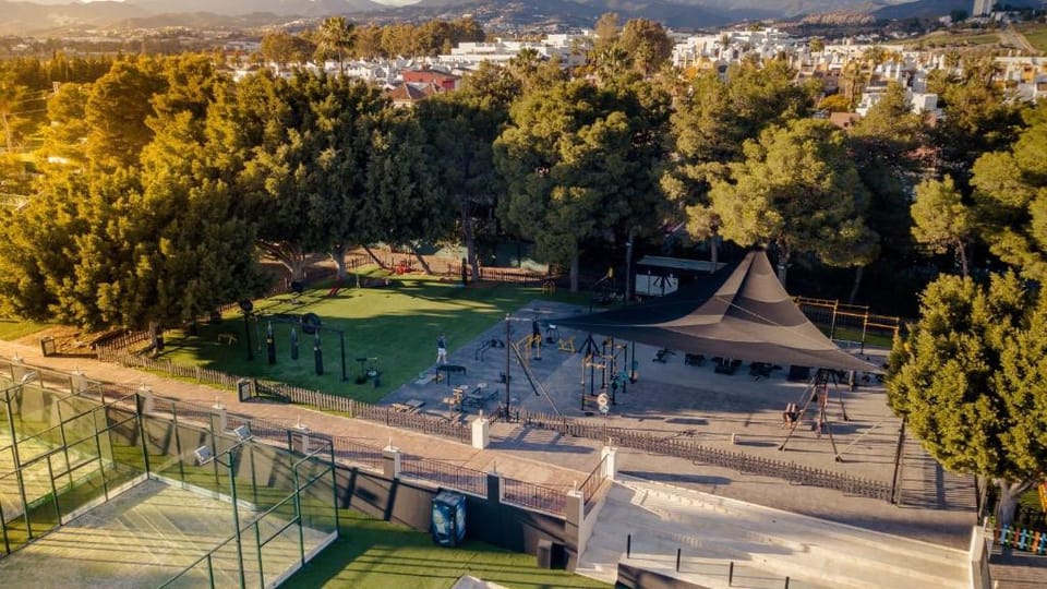 Spacious apartment Gym Paddel Club Beach Wifi Park Apartment in Marbella