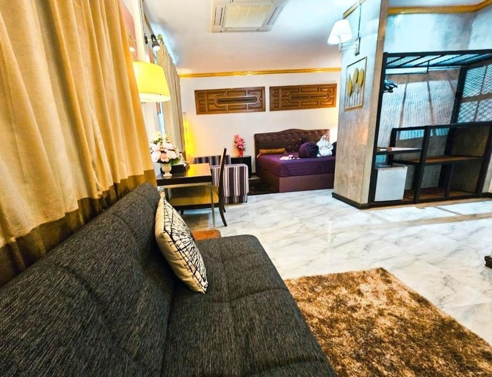 Chiangmaillanna & Modernloft Hotel Apartment in Thailand
