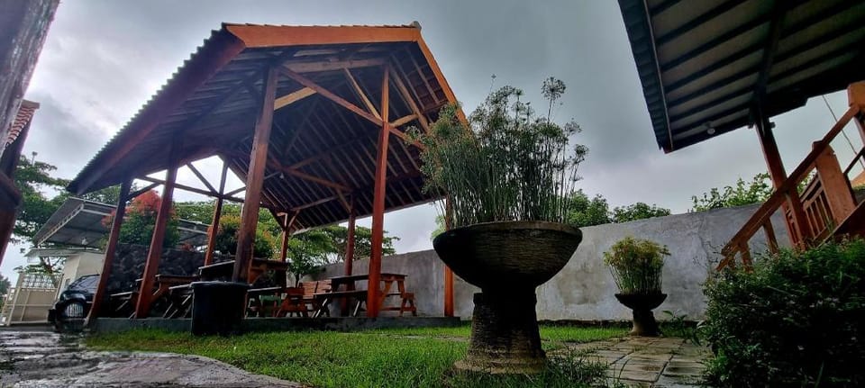 Mayeka Transit Hostel Bandara Internasional Lombok Vacation rental in West Praya